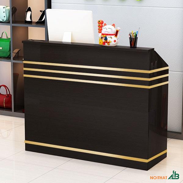 Quầy thu ngân 1m2 màu đen chỉ vàng QTN002