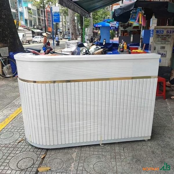 Quầy lễ tân spa bo cong lam sóng trắng QS019