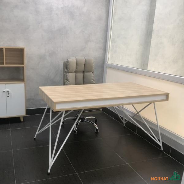 Bàn trưởng phòng chân sắt BLV035