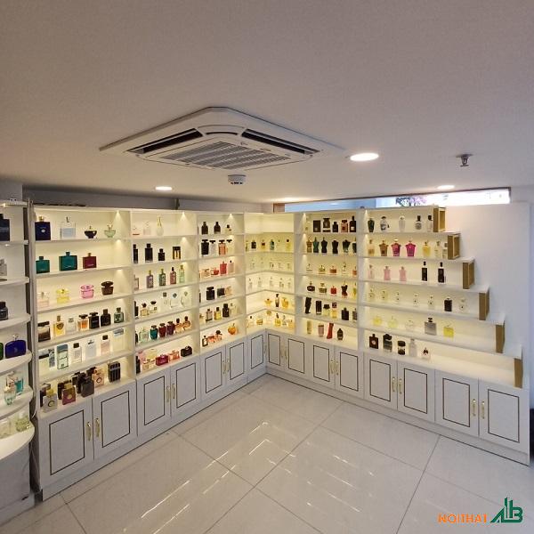 Tủ trưng bày shop nước hoa TTB097