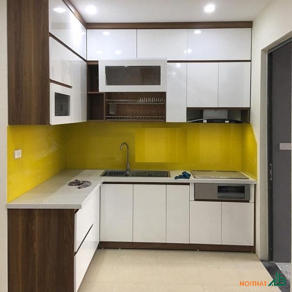 Tủ bếp chữ L kịch trần TB021