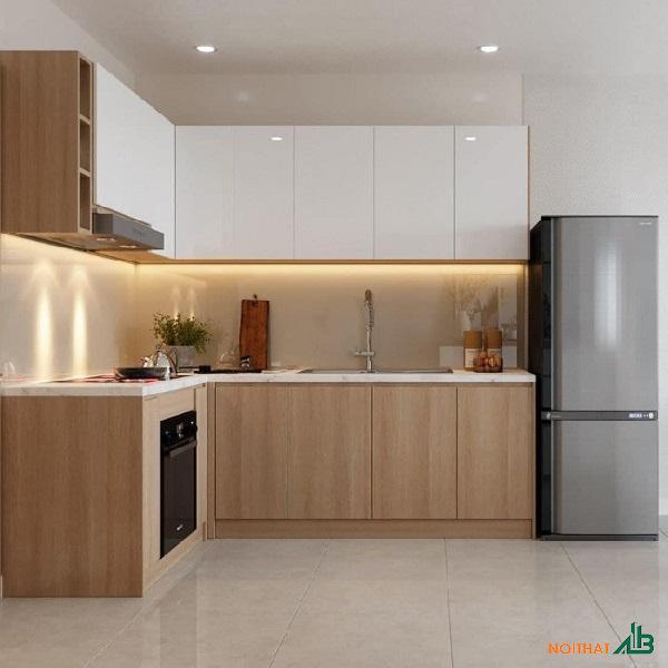 Tủ bếp chữ L vân gỗ phối trắng TB068