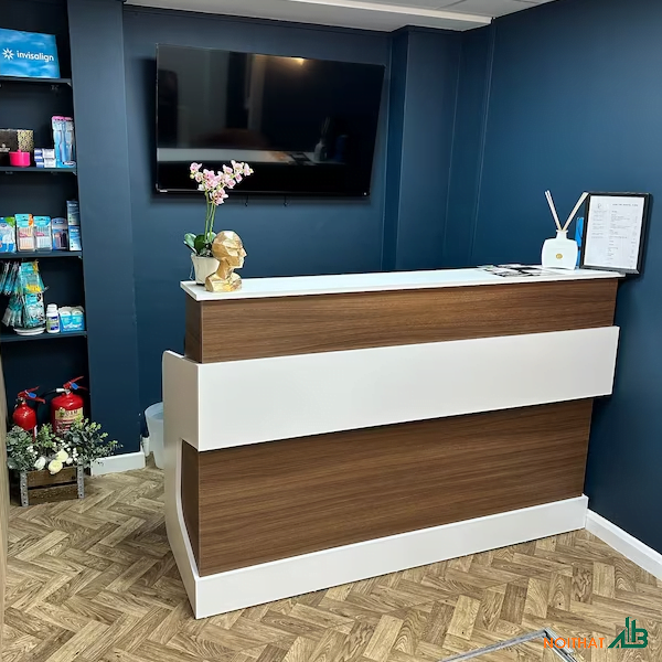 Quầy lễ tân 1m4 giá rẻ QLT083