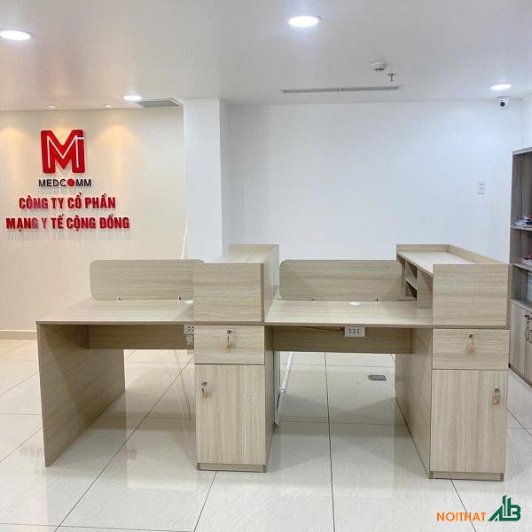 Cụm bàn làm việc 4 chỗ ngồi BLV065