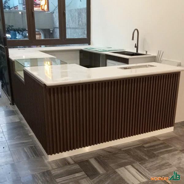 Quầy pha chế chữ G mặt đá QB108