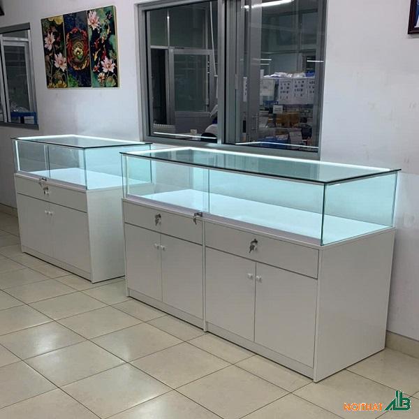 Tủ kính trưng bày cửa lùa TTB131 - Ảnh 2