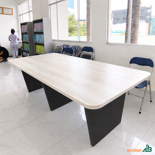 Bàn họp 2m4 x 1m2 đẹp giá rẻ BH080